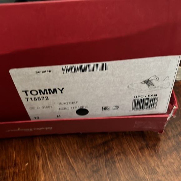 Ferragamo men’s leather athletic sneaker shoes - Picture 3 of 6